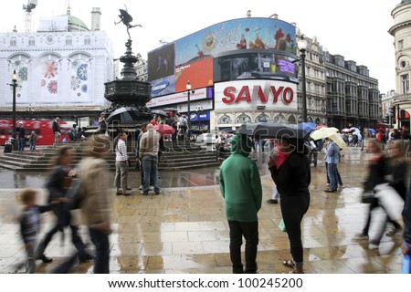 LONDON - AUG 13: Tourists in Piccadilly Circus, famous tourist attraction, road junction, built in 1819, links to West End, Regent Street, Haymarket, Leicester Square, on Aug 13, 2010 in London, UK.