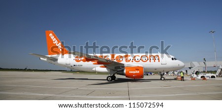 LONDON - SEP 5 : EasyJet Airbus A319 on Sep 5, 2012 in London, UK. EasyJet Airline, UK\'s largest airline, operates over 200 aircraft, is the second-largest low-cost carrier in Europe after Ryanair.
