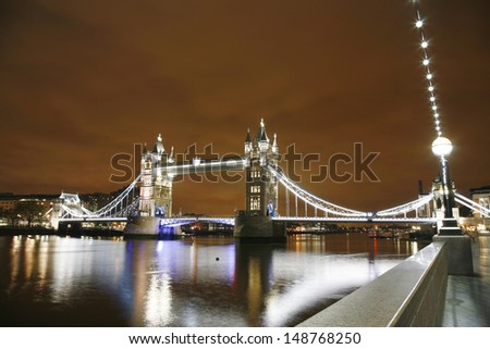 Tower Bridge, in Tower Hamlet, part of London, at dusk