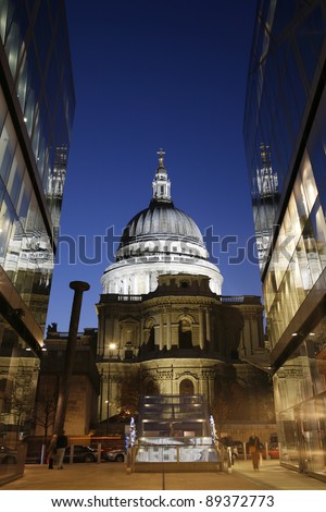 St Paul\'s Cathedral locates at the top of Ludgate Hill in the City of London