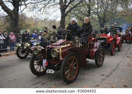 LONDON - NOVEMBER 07: London to Brighton Veteran Car Run participants, Panhard-Levassor, 1903, leaving Hyde Park, the event starts at 7:00am in Hyde Park on November 07, 2010 in London, UK.