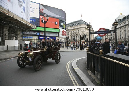 LONDON - NOV 06: Veteran Car Run participants, Panhard-Levassor, 1903, drive around Piccadilly Circus to be in Regent Street to display their cars on November 06, 2010 in London, UK.