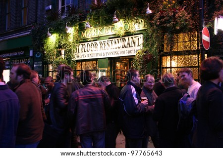 LONDON - APRIL 13: Outside view of pub, for drinking and socializing, focal point of community, on April 13, 2006, London, UK. Pub business, now about 53,500 pubs in UK, has been declining every year