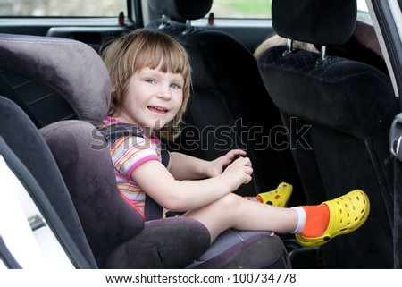 happy child in carseat