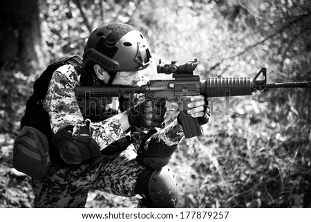 soldier training gun tactic black and white color