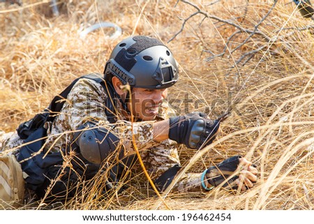 Thai soldier remove Landmines cable.