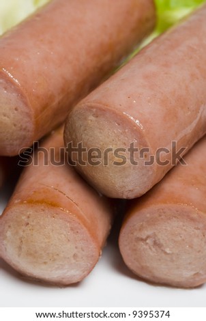 vienna sausage links made with chicken beef and pork in chicken broth