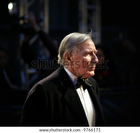 Actor Leslie Phillips arrives at The Orange British Academy Film Awards at the Royal Opera House on February 11, 2007 in London, England.