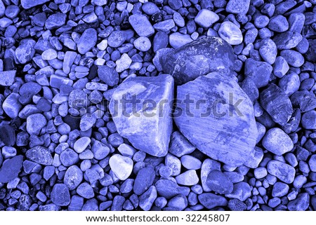 Rock in pile with large rocks on top and small rocks on bottom