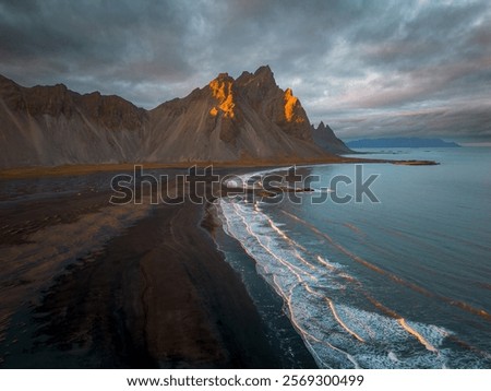 Similar – Foto Bild Erstaunlich üppige Halbinsel im blauen Meer