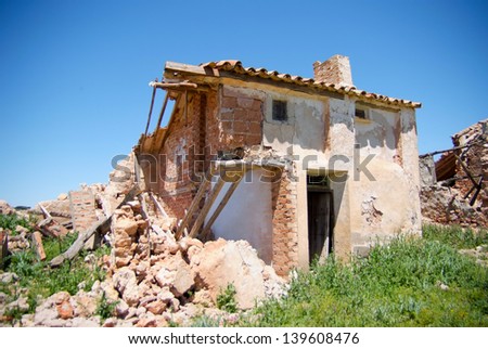 House in ruins, crumbling down