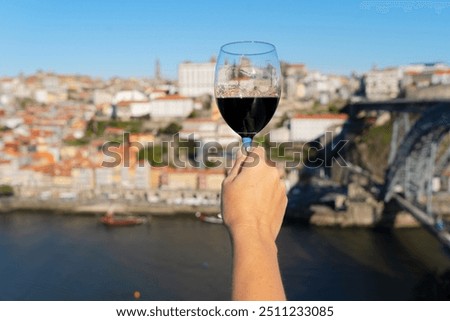 Similar – Foto Bild Frau in Porto Brücke, die Bilder mit Kamera bei Sonnenuntergang. Tourismus in der Stadt Europa. Reisen