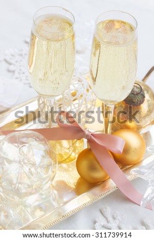 Two glasses of christmas champagne with bubbles
