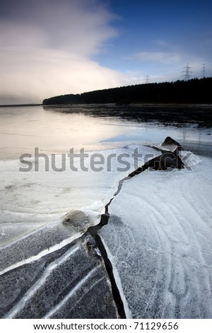 Cracking ice on Dam