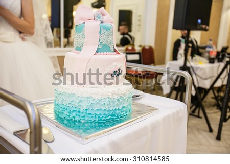 Beautiful white wedding cake with blue, the completion of the wedding banquet