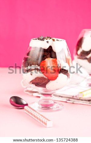 chocolate cake trifle with strawberry