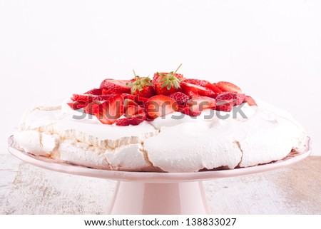 pavlova cake with strawberry