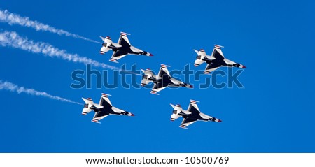 F-16 Thunderbird jets flying in formation