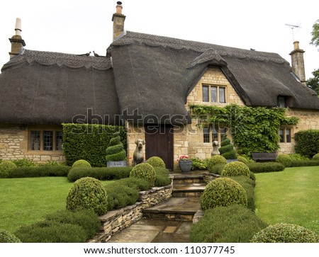 Beautiful upper class cottage with thatched roof and a pretty garden in the village of Chipping Campden, Cotswold, United Kingdom.