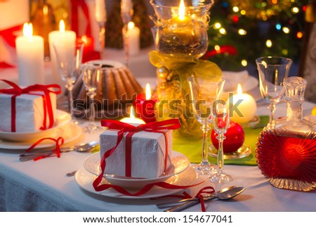 Time to sit around a Christmas table