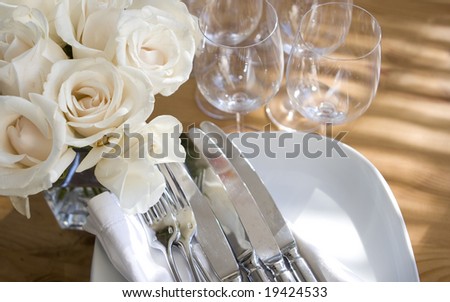 home entertaining: flowers & sparkling dishes in the light