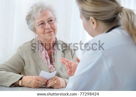 doctor explaining diagnosis to his female patient