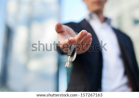 keys in the hand