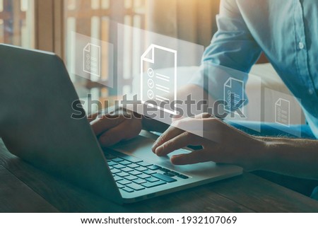 compliance rules and law regulation policy on virtual screen, documents with checkbox lists Stockfoto © 