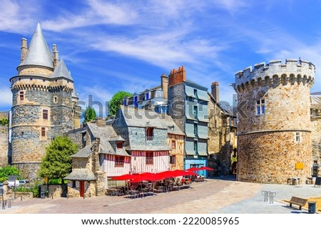 Brittany, France. The medieval town of Vitre with famous Chateau de Vitre. Foto stock © 