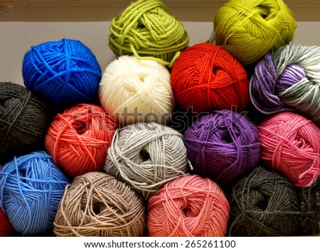 multicolored tangles of yarn and thread for knitting