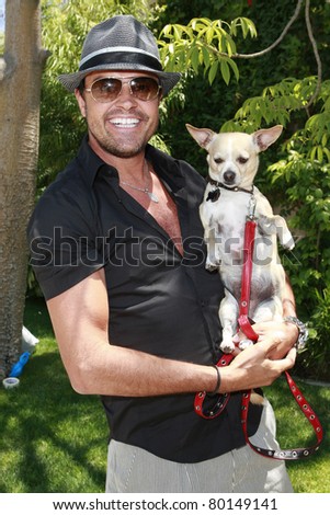 BEVERLY HILLS - JUN 14: Michael Maloney at Reality Cares presents \'The Dogs Next Door\', a Hollywood Celebrity Benefit at a private estate in Beverly Hills, California on June 14, 2008
