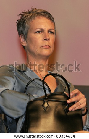 LONG BEACH - DEC 7: Jamie Lee Curtis at the California Governor\'s Conference on Women and Families at the Convention Center on December 7, 2004 in Long Beach, California