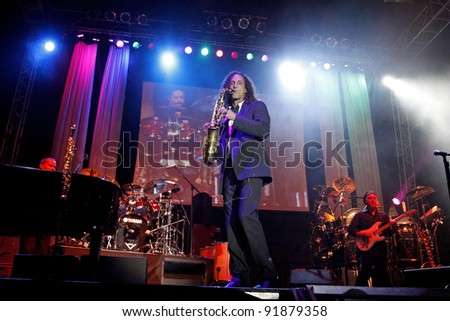 TEMECULA, CA - SEP 12: Kenny G performs at a concert at the 'Rhythm on the Vine' charity dinner to benefit Shriners Children Hospital at the South Coast Winery in Temecula, CA on September 12, 2009