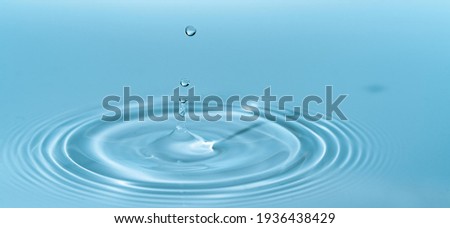 Waves on the surface of the water from a collision. Drop of water drop to the surface. 商業照片 © 