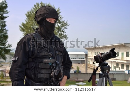guarding VIPs, special forces policeman