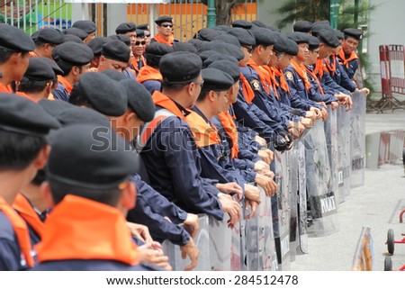 BANGKOK THAILAND-AUG 4:Thailand police control the crowd lined up as the barriers in the political turmoil. On August 4, 2013 in Bangkok, Thailand.