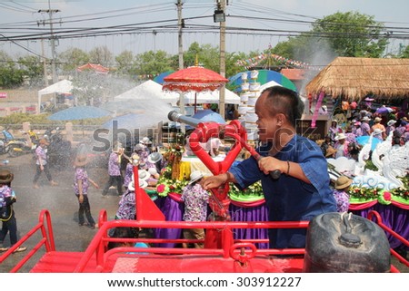 PHIcHIT THAILAND-APRIL 17:\
Dwarf shrub big men head to spray water from fire trucks to celebrate Songkran in Thailand.On April 17, 2014 in Phichit, Thailand.