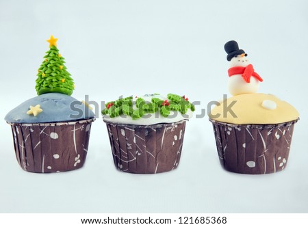 Christmas tree cupcake/Christmas  cupcake isolated on white
