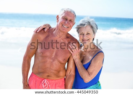 Similar – Foto Bild Ältere Frau am Ufer eines Strandes. Ältere Frau, die ihren Ruhestand an einem Strandort genießt.