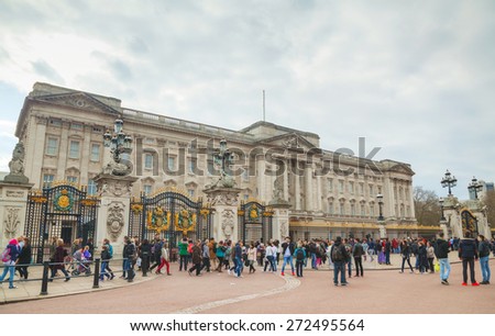 LONDON - APRIL 5: Buckingham palace with tourists on April 5, 2015 in London, UK. It\'s the London residence and principal workplace of the monarchy of the United Kingdom.