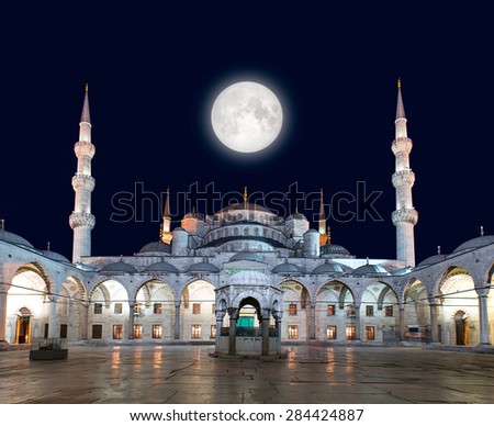 Blue Mosque (Sultanahmet Camii) at dusk, Istanbul, Turkey\