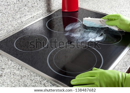 Cleaning the hob with special liquid