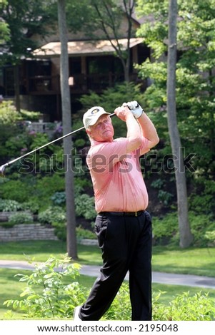 Jack Nicklaus at the 2006 Memorial Tournament tees off # 18