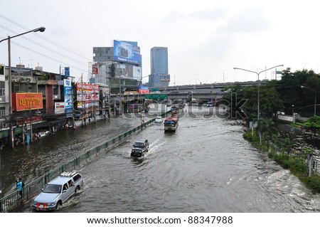 BANGKOK, THAILAND - NOVEMBER 05 : Heavy flooding from monsoon rain in Ayutthaya and north Thailand arriving in Bangkok on November 05,2011 Bangkok, Thailand,At Paholyothin & Ladprao Rd.