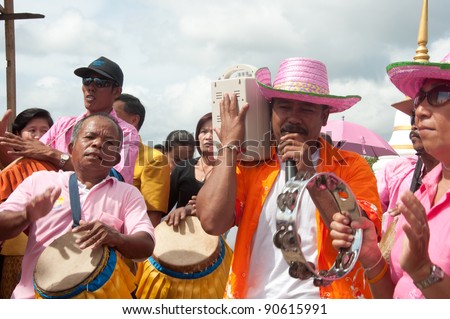 YALA, THAILAND - DECEMBER 10:Unidentified yala people perform thai traditional music for parade in Huakuan Temple Pagoda celebration ceremony on Dec 10, 2011 at Yala Huakuan Temple, Thailand
