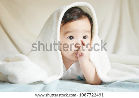 Closeup infant baby girl is sucking fingers Stockfoto © 