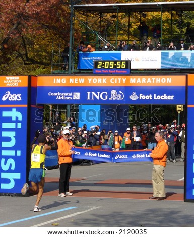 New York City Mayor Michael Bloomberg holds the finish line tape as Marilson Gomes dos Santos of Brazil finishes first in the 2006 ING New York City Marathon