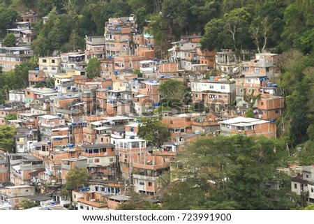 View of part of the Favela Chapéu Mangueira and residential buildings, in the district Leme, Rio de Janeiro. Foto stock © 