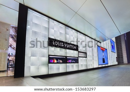 BEIJING-SEPT. 1. Louis Vuitton outlet at night. LVMH luxury goods group, said demand in China is declining, due to a weakened economic growth and government gifts crackdown. Beijing, Sept. 1, 2013