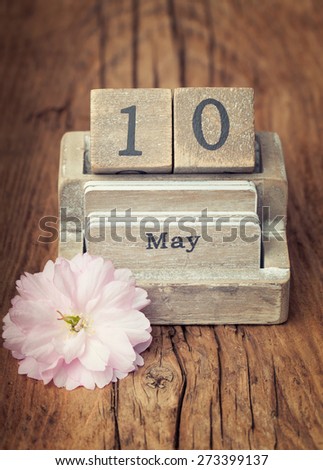 Old vintage calendar showing the date 10th of May which is the date of mothers day with pink flower